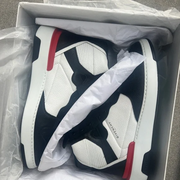 Givenchy Basketball Sneakers Givenchy Presents its Ultra-lightweight Basketball Sneakers main image 4